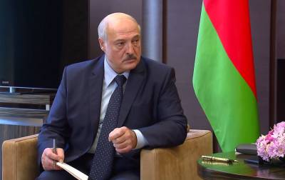 Лукашенко: Зеленскому уже пора научится вести себя дипломатично