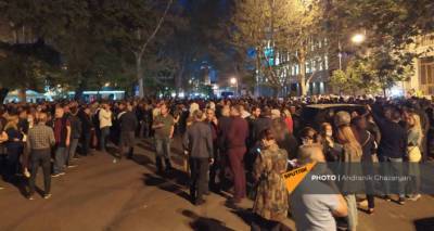 На акции протеста в Ереване задержаны несколько человек, а полицейский упал в обморок