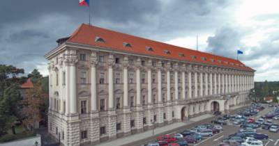 Чехия рассказала, скольким российским дипломатам разрешит остаться