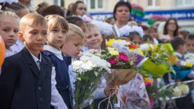 Юрист Литвиненко предположил условия выплаты 10 тысяч рублей семьям с детьми