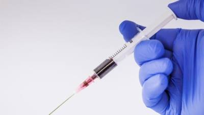 Великобритания заявила о 168 случаев тромбоза у вакцинированных AstraZeneca