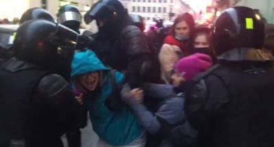 В Санкт-Петербурге полиция начала применять против протестующих электрошокеры
