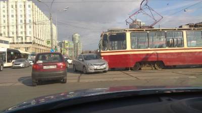 Под трамваи попали два трамвая за 10 минут в Петербурге