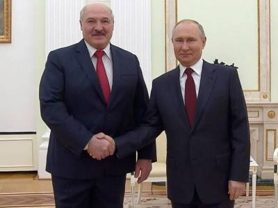 Лукашенко заявил, что Беларусь и РФ согласовали 26-27 дорожных карт по интеграции. Осенью их могут формализовать