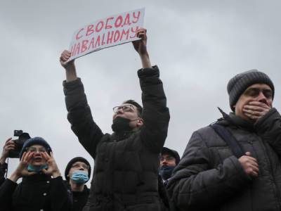Суды в Петербурге арестовали и оштрафовали почти 100 участников акции в поддержку Навального
