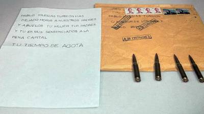 Испанские политики получили письма с угрозами и патронами в конвертах