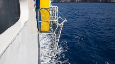 В Средиземном море опрокинулась лодка с мигрантами: погибли более ста человек