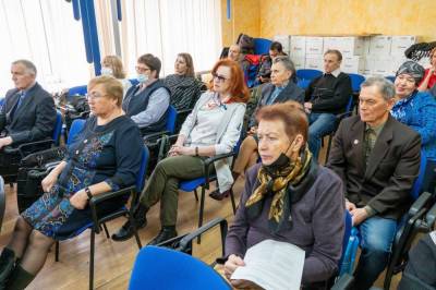 В Южно-Сахалинске наградили серебряных волонтеров