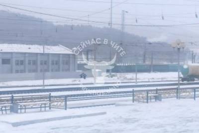 Снег выпал в Петровске-Забайкальском утром 23 апреля