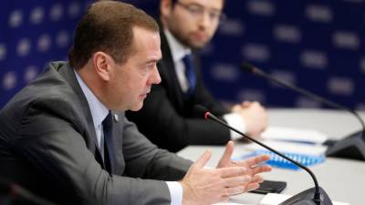 Медведев прокомментировал отношения между США и Россией