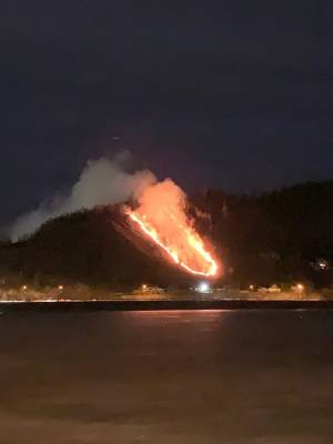 В Златоусте неизвестные устроили пожар на территории памятника природы