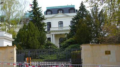 Глава чешского МИД назвал число сотрудников в посольствах Чехии и России