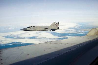 МиГ-31 сопроводил самолет ВВС США над Тихим океаном