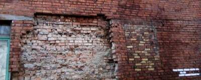 В Омске прокуратура начала проверку после обрушения стены жилого дома