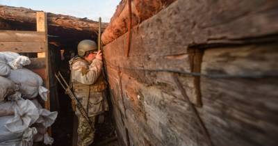Террористы на Донбассе 17 раз обстреляли украинские позиции