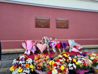 Мемориальные доски в честь Ким Чен Ына и Ким Чен Ира открыли во Владивостоке
