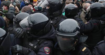 Число задержанных на акциях протеста по всей России выросло до 1756 человек