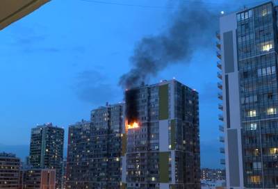 При пожаре в многоэтажке в Кудрово спасли 18 человек
