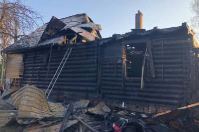 В Вяземском районе сгорел жилой дом: пожарные боролись с огнем несколько часов