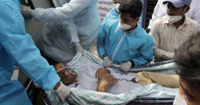 В индийской больнице для зараженных коронавирусом вспыхнул пожар, погибли 13 пациентов: фото