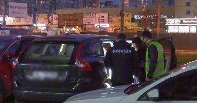 Киевлянин напал на авто, в котором находились мать с дочерью, и потребовал $5 тысяч (ФОТО, ВИДЕО)