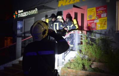 В Одессе вспыхнул ресторан, спасатели сделали все возможное: видео ЧП