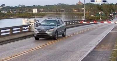 Мужчина из Флориды перепрыгнул поднимающийся разводной мост на Hyundai Santa Fe - skuke.net - шт.Флорида - Santa Fe - Santa Fe - Интересно