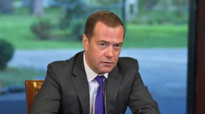 Медведев объяснил тактику США в отношении России
