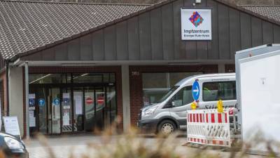 В Северном Рейне-Вестфалии 40 молодых людей заставили врачей сделать им вакцинацию от COVID-19
