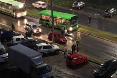 Во Владимире автобус на пешеходном переходе сбил молодую женщину