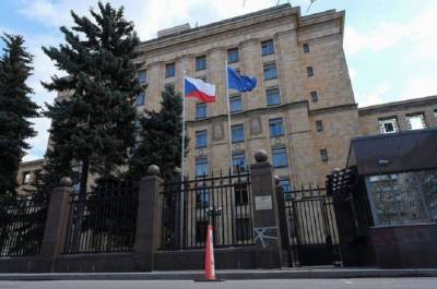 В МИД Чехии обозначили число остающихся в Праге сотрудников посольства РФ