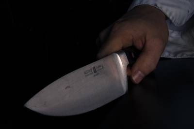 В выборгском парке мужчина с ножом изнасиловал 17-летнюю