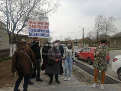 Боятся за свои семьи: под Одессой люди восстали против закрытия больницы, видео