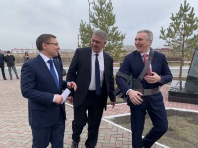 Губернатор Тюменской области поздравил нейроцентр с 10-летием