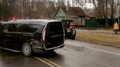 "Аурус Арсенал" попал в массовую аварию на Рублевском шоссе