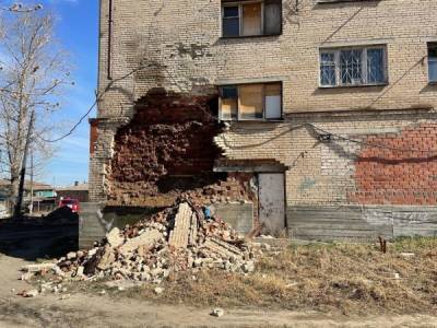 Общественники просят расселить дом в Миассе, где обрушилась стена
