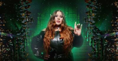 Солистка KAZKA стала эльфийкой и попала в музыкальный "Аватар" в новом клипе