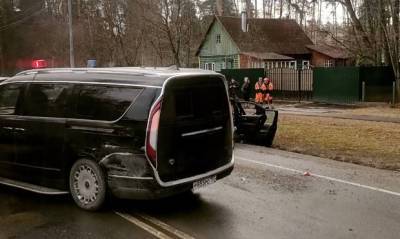 В Подмосковье автомобиль Aurus Arsenal из кортежа премьер-министра протаранил пять машин