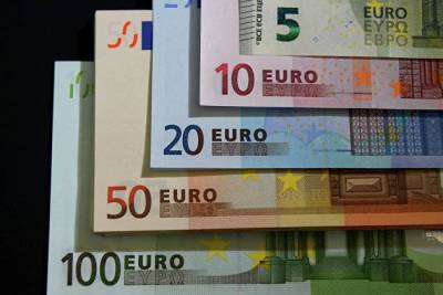 Евро усилил укрепление к доллару на показателях деловой активности