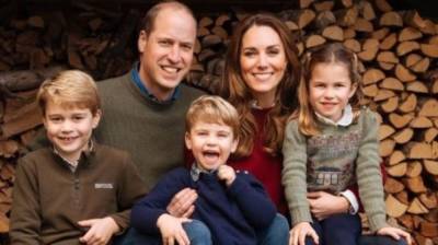 Принц Уильям и Кейт Миддлтон поделились фотографией младшего сына Луи