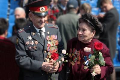 В Петербурге более 250 ветеранов привили от коронавируса для участия в параде Победы