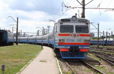Поезд из Харькова на Донбасс в пасхальные и майские праздники изменит график движения