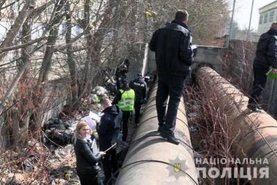 Тело нашли возле коллектора: в Киеве мужчина зверски убил друга палкой