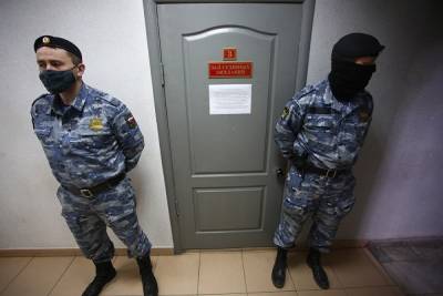 В Петербурге активистке удалось отсудить у МВД 20 тыс. за задержание и двое суток в камере