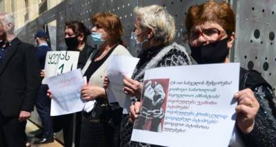 В Тбилиси родственники заключенных требуют всеобщей амнистии