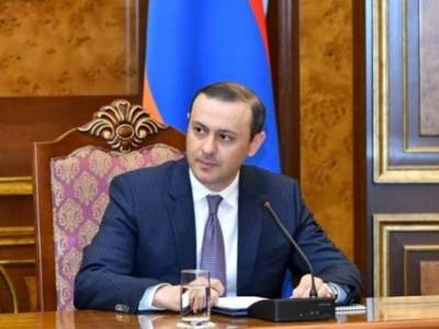 Армения будет строить мощную армию с помощью России — секретарь Совбеза