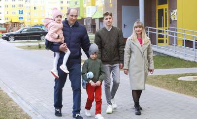 Больше многодетных семей и одиноких отцов - Минтруда рассказало о трендах в белорусских семьях