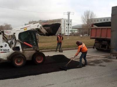 На 16 улицах Ульяновска дороги ремонтируют горячим асфальтом