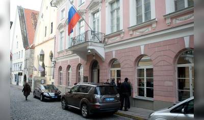 Страны Прибалтики высылают пятерых российских дипломатов в знак солидарности с Чехией