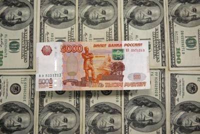 Рубль укрепился после решения ЦБ по ставке